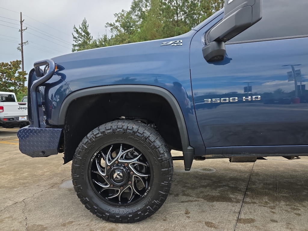 2020 Chevrolet Silverado 3500HD LT photo 2