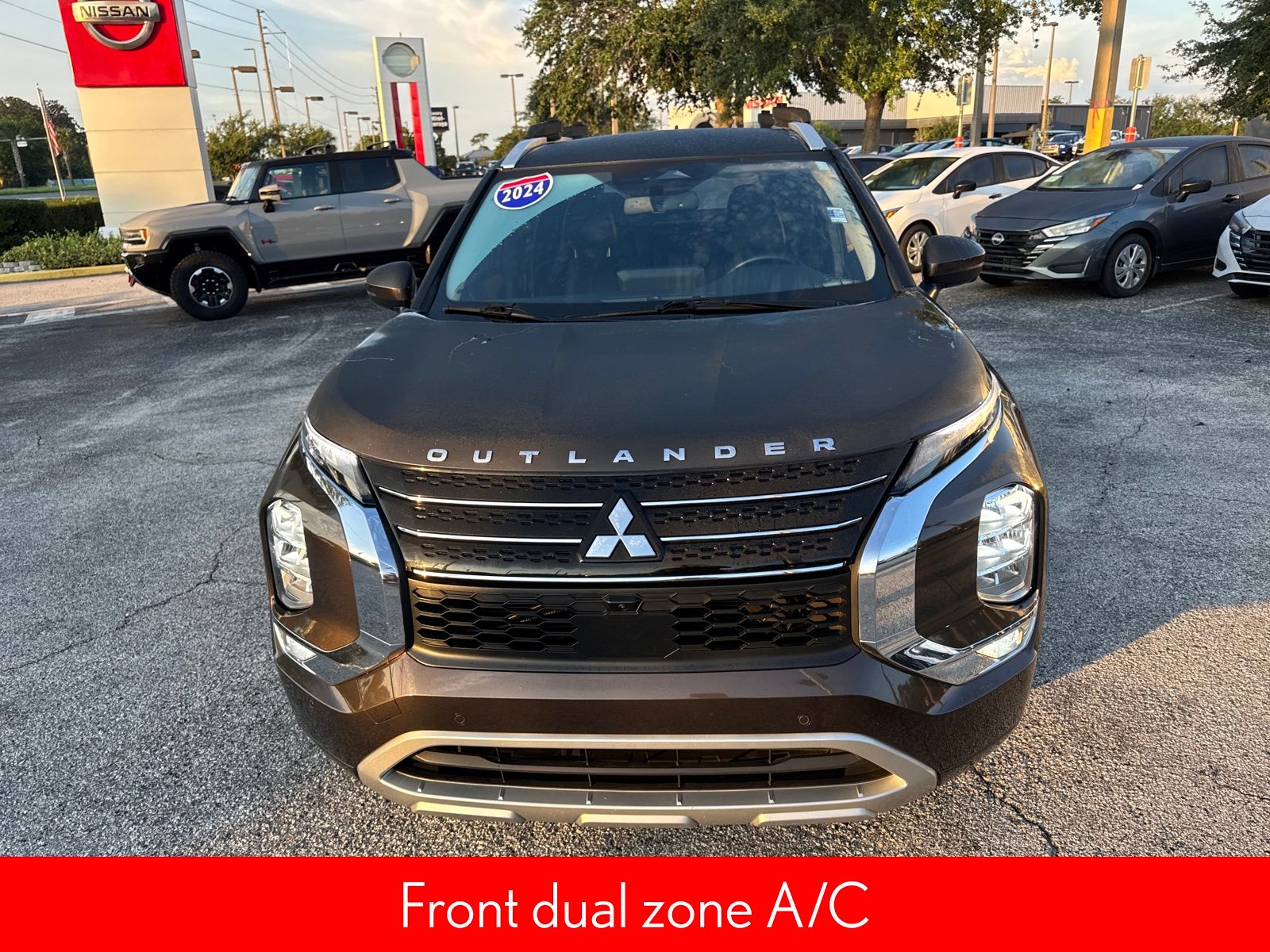 2024 Mitsubishi Outlander SEL photo 3