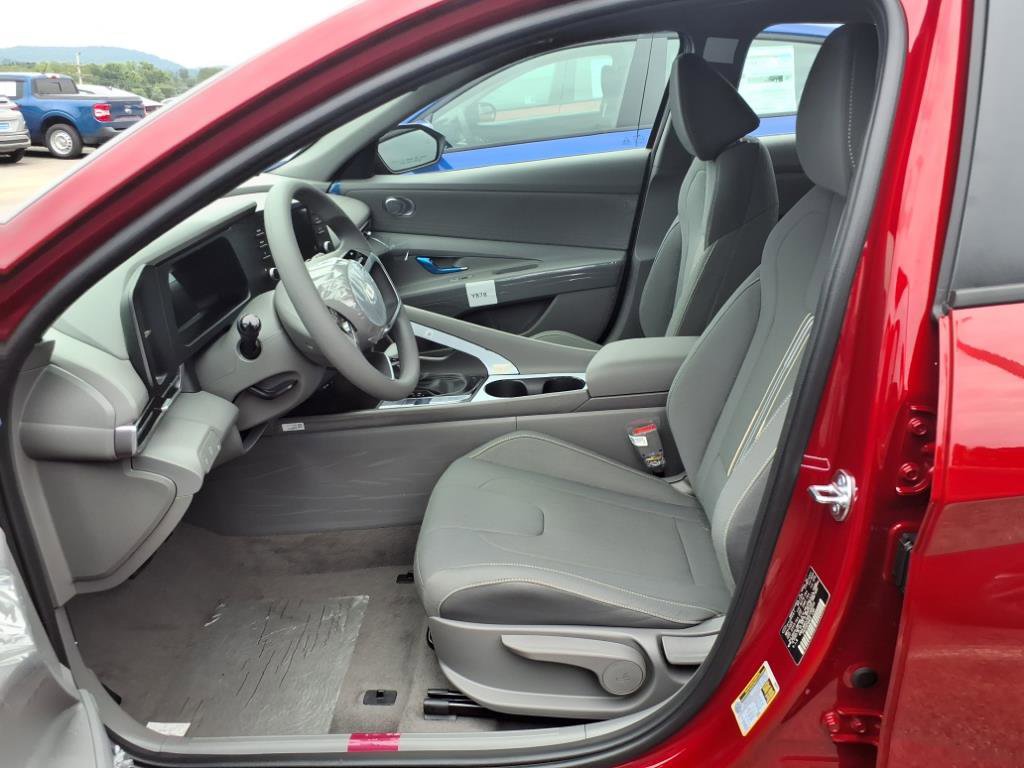 2025 Hyundai Elantra Hybrid photo 4
