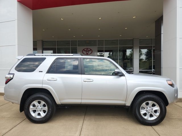 2024 Toyota 4Runner SR5 photo 2