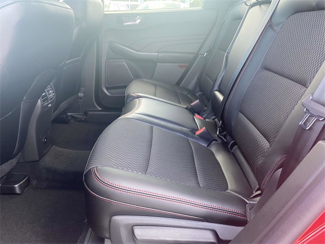 2025 Ford Escape Hybrid ST-Line photo 2