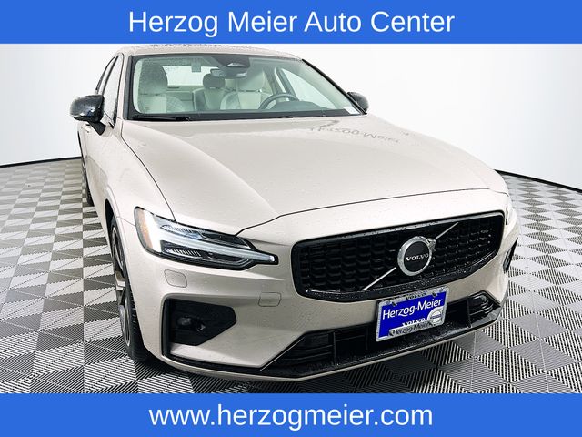 2024 Volvo S60 Core's photo