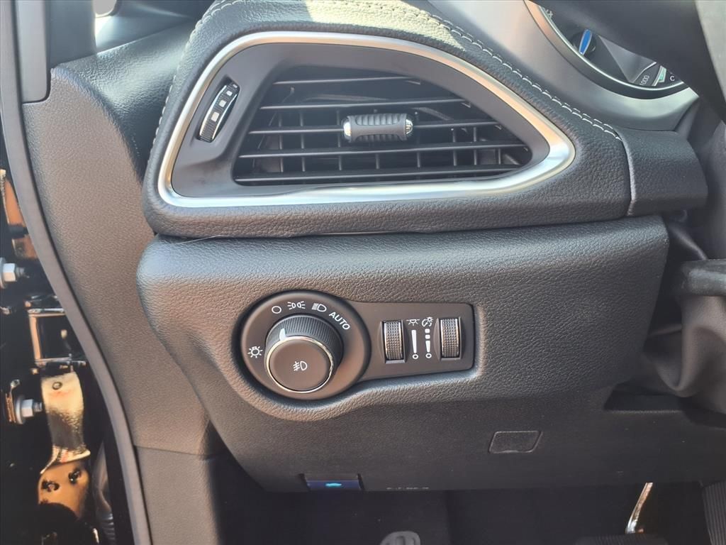 2026 Chrysler Pacifica Limited photo 11