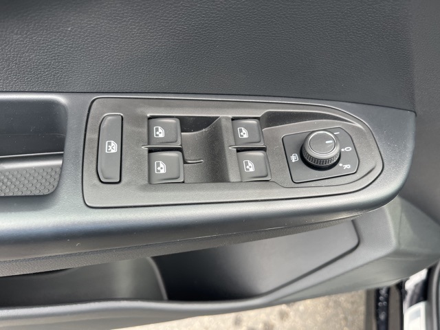 2025 Volkswagen Taos SE photo 11