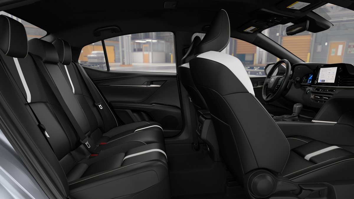 2025 Toyota Camry SE photo 13