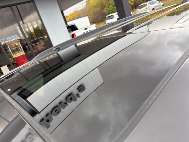 2025 Jeep Grand Cherokee Laredo photo 3