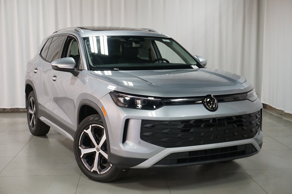 2025 Volkswagen Tiguan SE photo 2