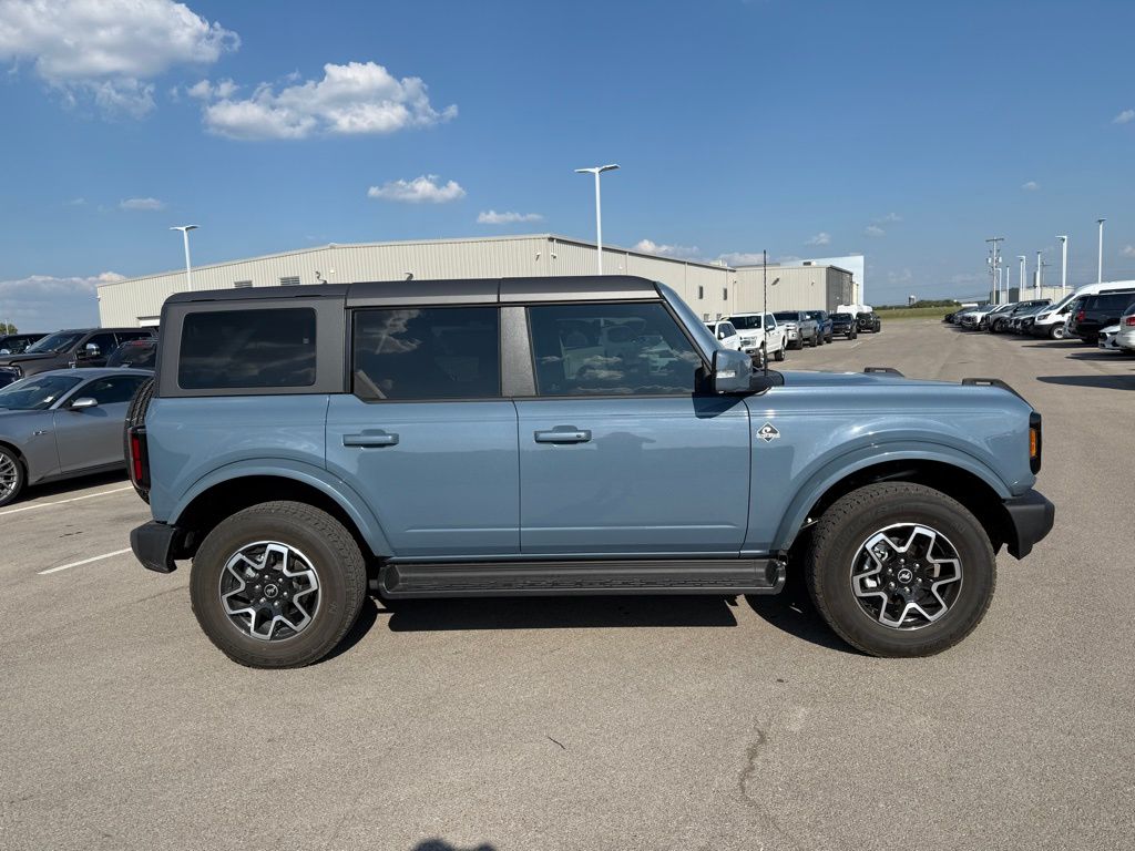 2025 Ford Bronco Outer Banks photo 15