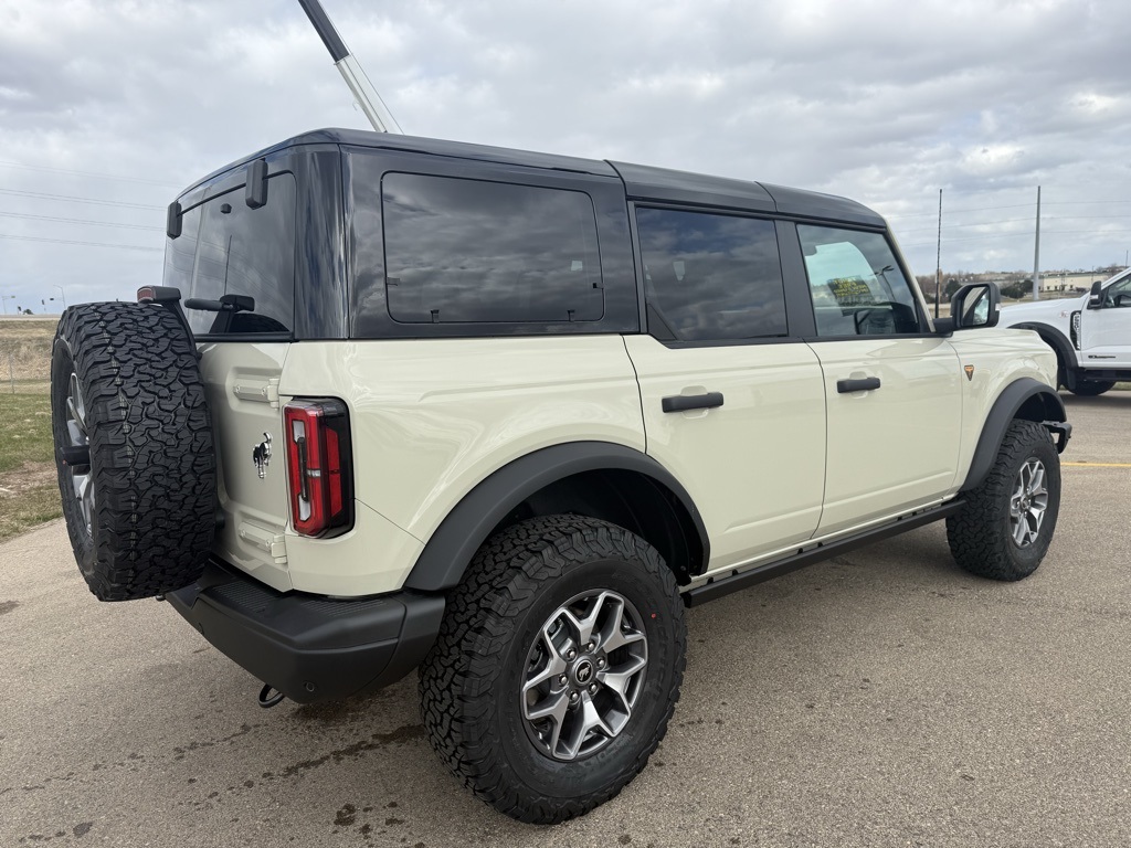 2025 Ford Bronco Badlands photo 3