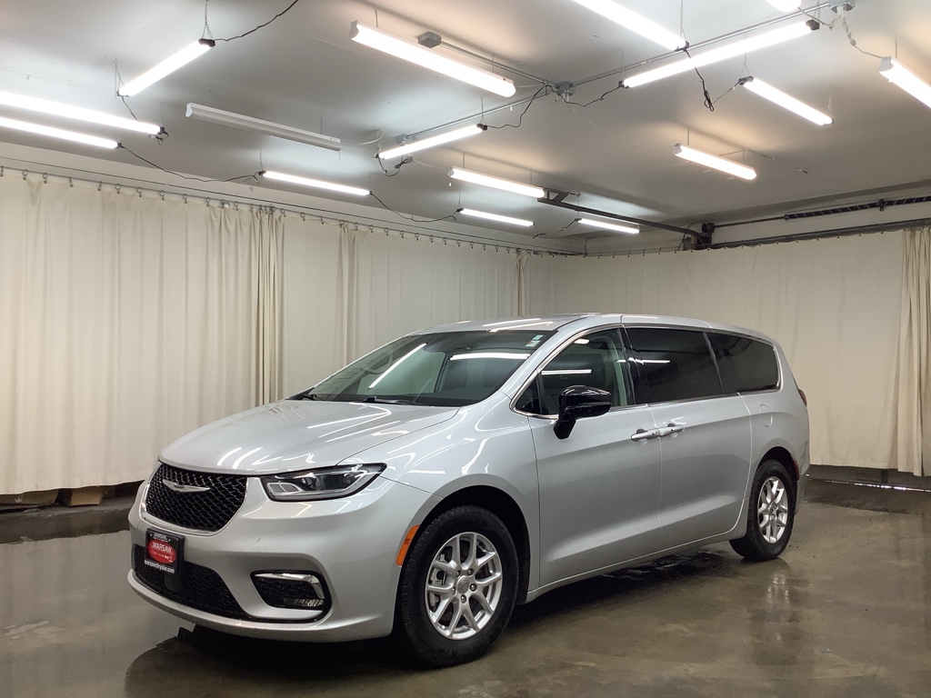 2024 Chrysler Pacifica Touring L's photo