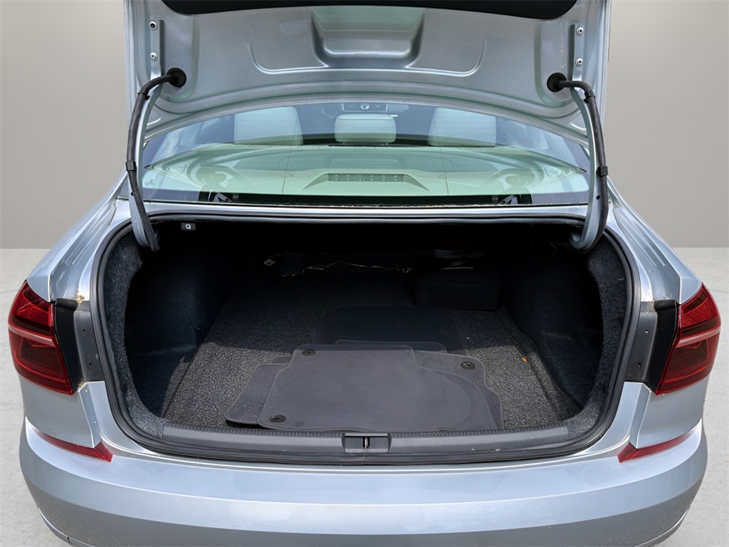 2018 Volkswagen Passat SE photo 33