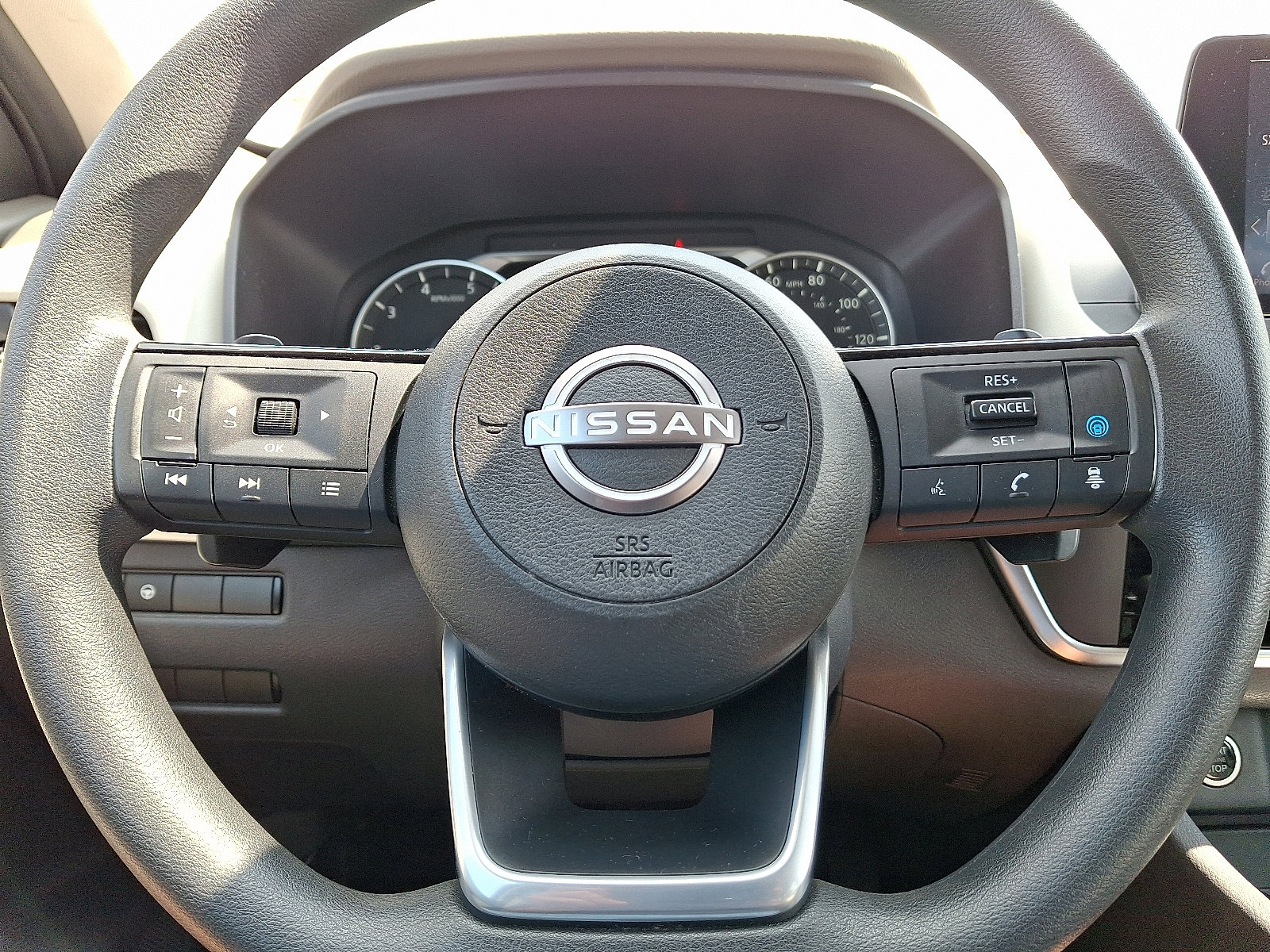 2023 Nissan Rogue SV photo 17