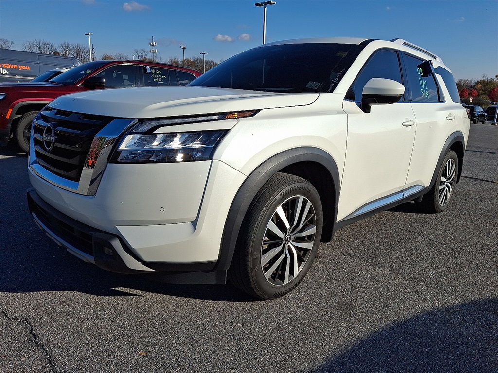 2024 Nissan Pathfinder Platinum photo 2