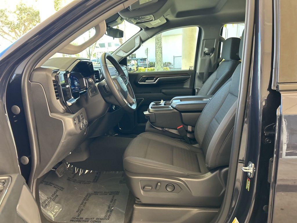 2023 Chevrolet Silverado 1500 RST photo 2