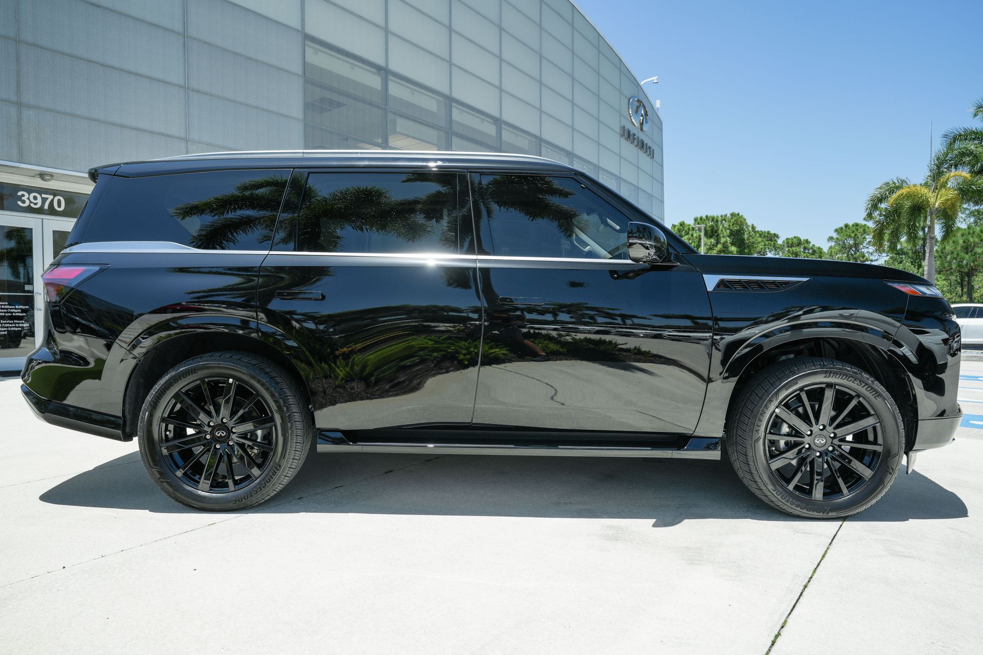 2025 Infiniti QX80 Luxe photo 19
