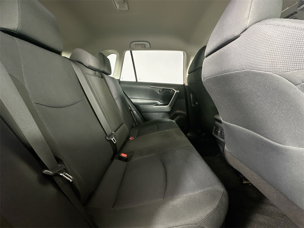 2019 Toyota RAV4 Hybrid LE photo 7