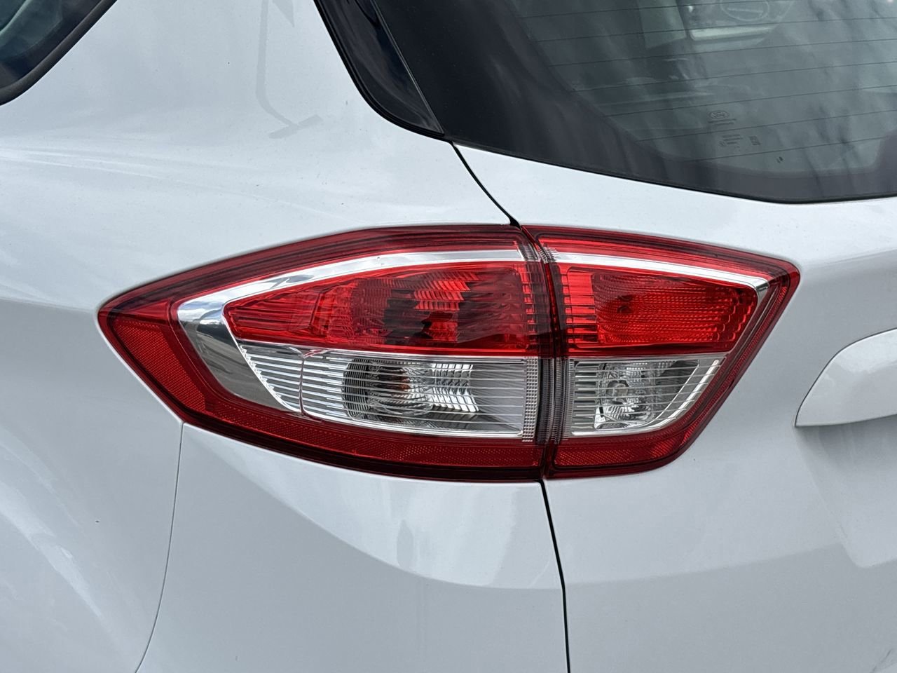 2017 Ford C-Max Hybrid SE photo 28