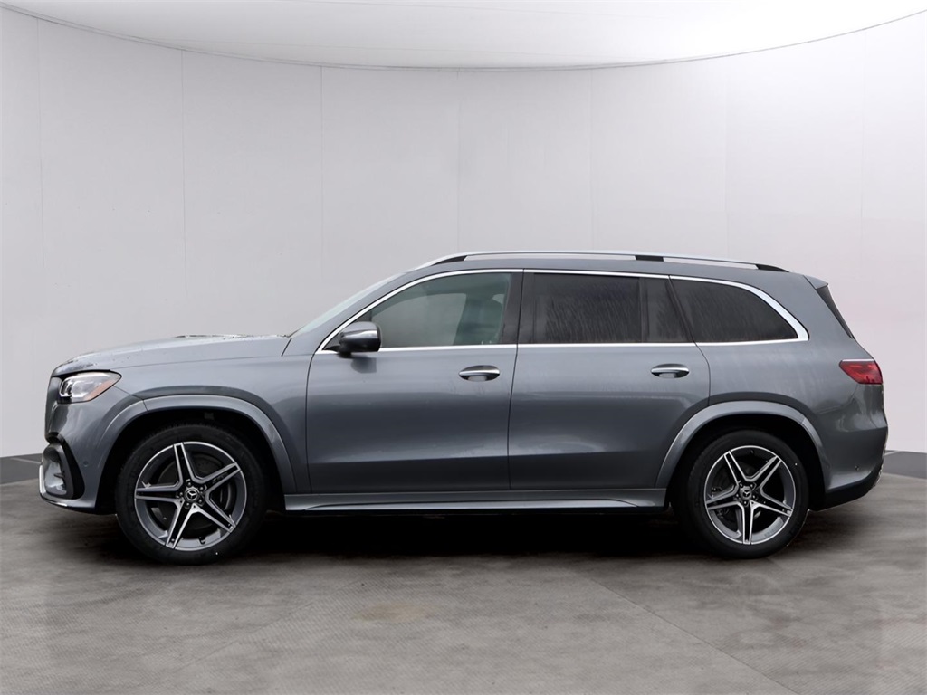 2025 Mercedes Benz GLS 450 4MATIC photo 3