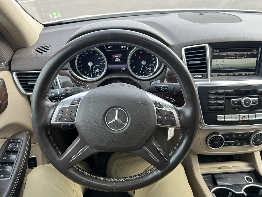2015 Mercedes Benz ML 350 4MATIC photo 22
