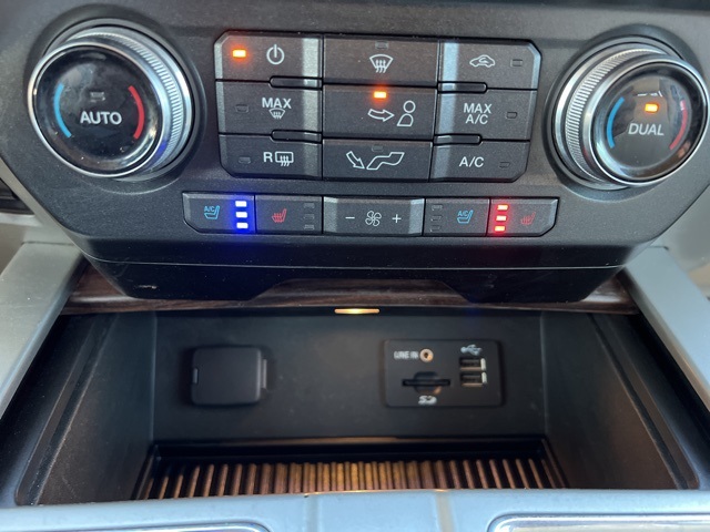 2015 Ford F-150 Lariat photo 24