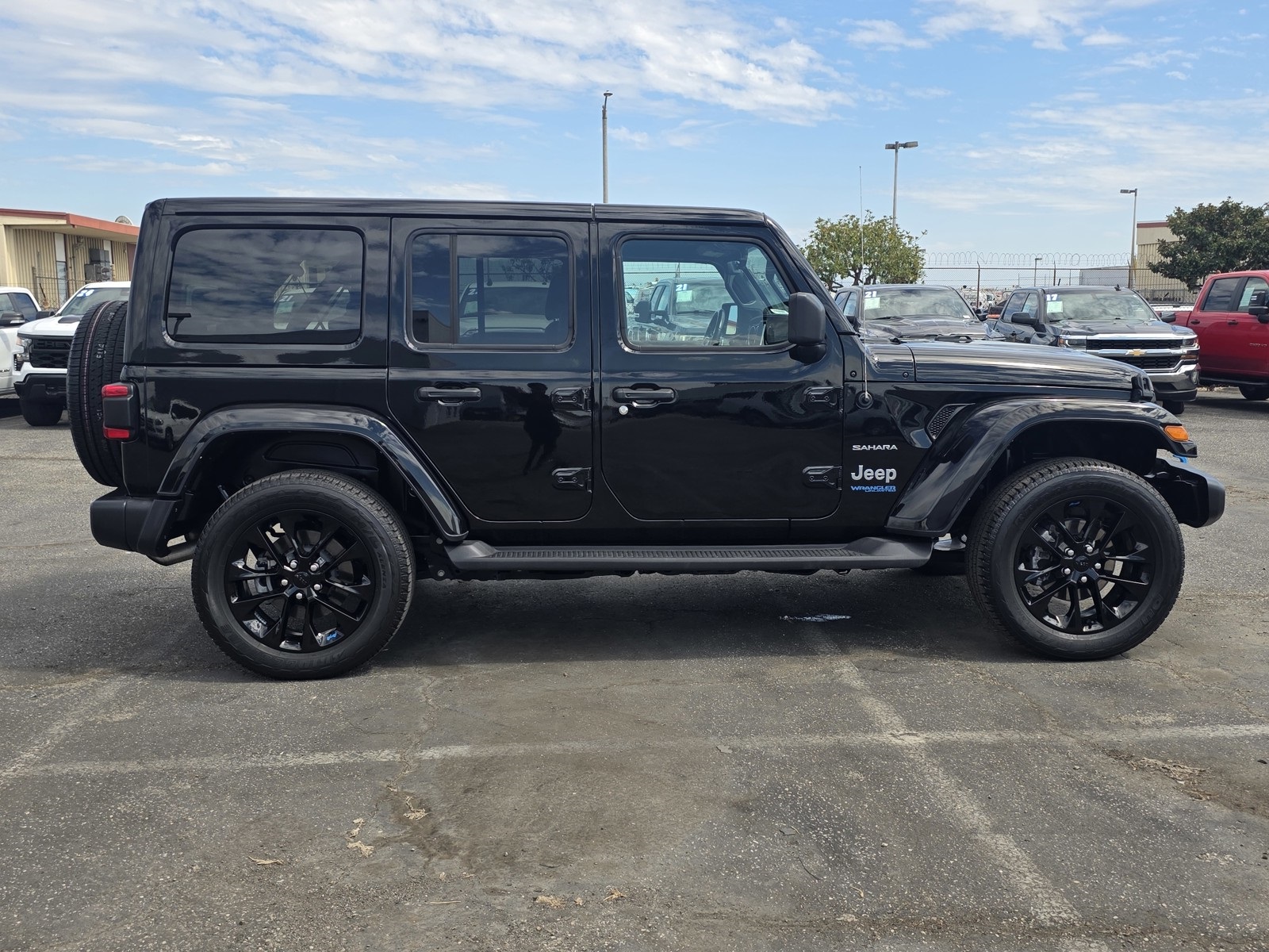2022 Jeep Wrangler Unlimited Sahara 4xe photo 8