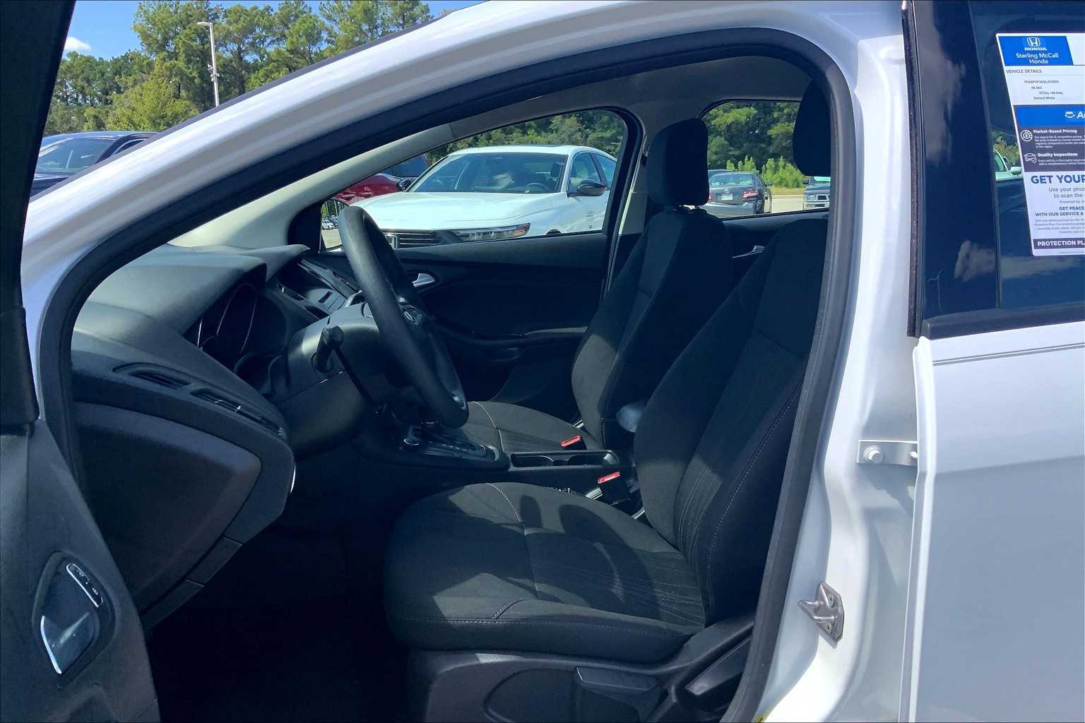 2016 Ford Focus SE photo 6