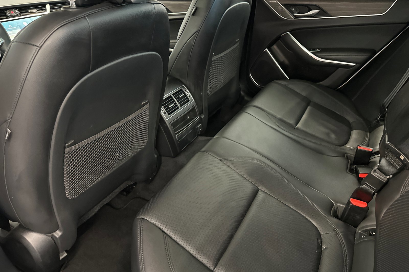 2023 Jaguar XF SE photo 21