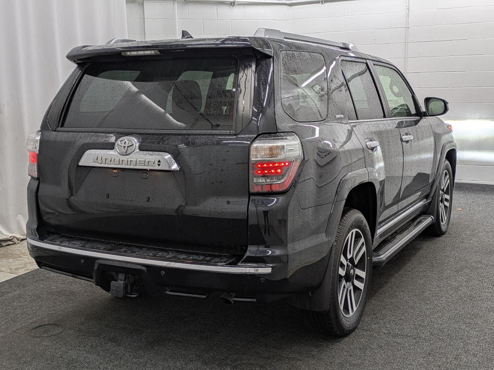 2022 Toyota 4Runner Limited photo 2