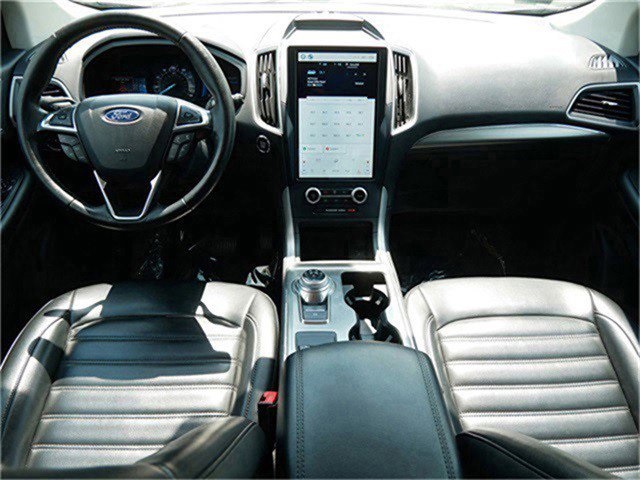 2022 Ford Edge SEL photo 11