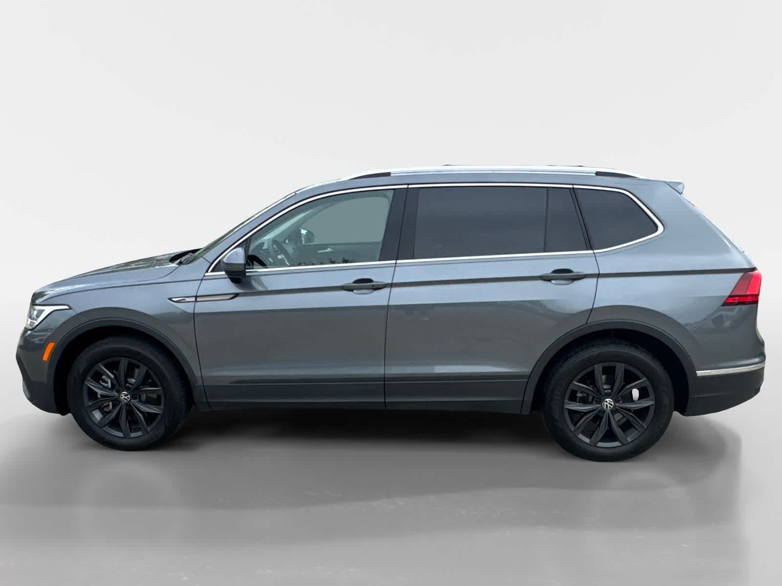 2024 Volkswagen Tiguan SE Wolfsburg Edition photo 3