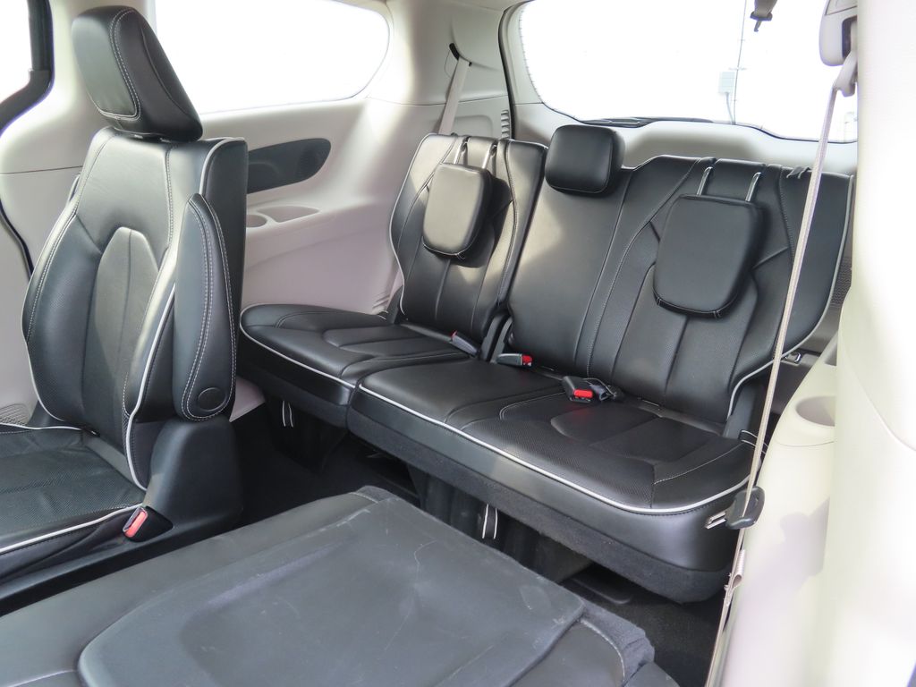 2023 Chrysler Pacifica Hybrid Limited photo 20