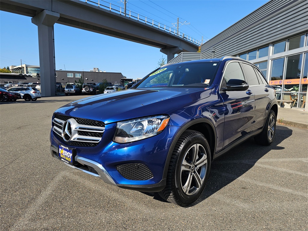 2018 Mercedes Benz GLC 300 4MATIC photo 2