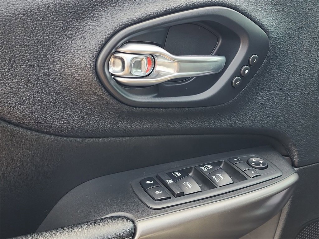 2019 Jeep Cherokee Limited photo 13