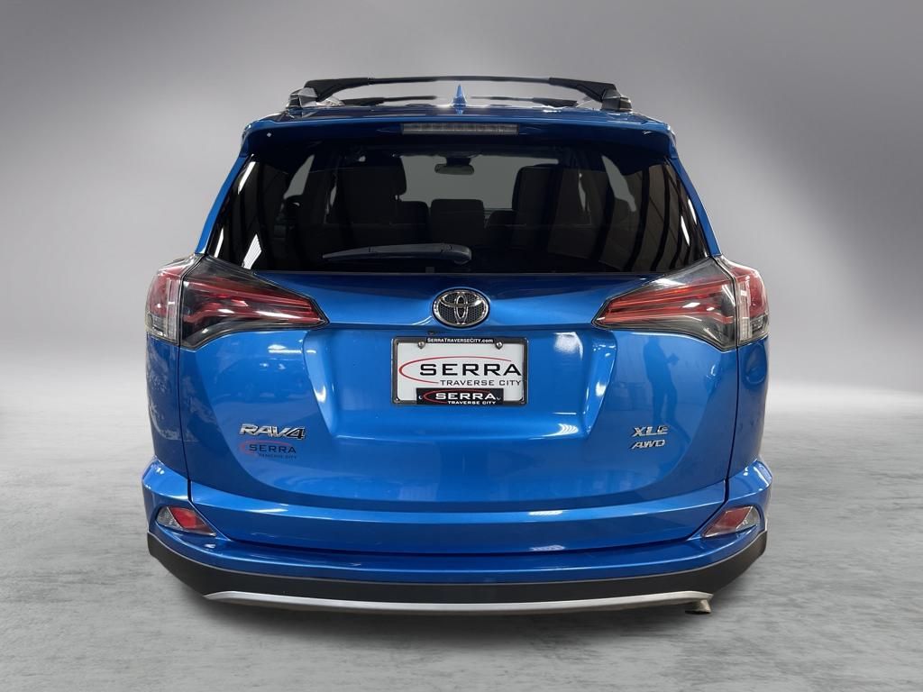2017 Toyota RAV4 XLE photo 4