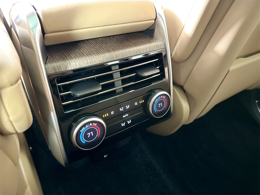 2025 Land Rover Range Rover SE photo 22