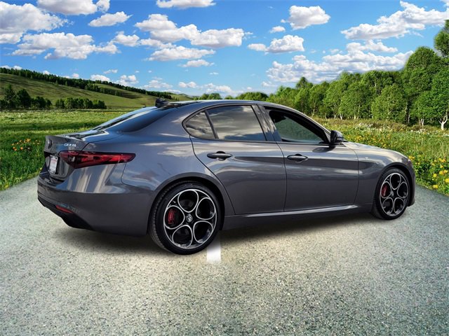 2022 Alfa Romeo Giulia Ti photo 4