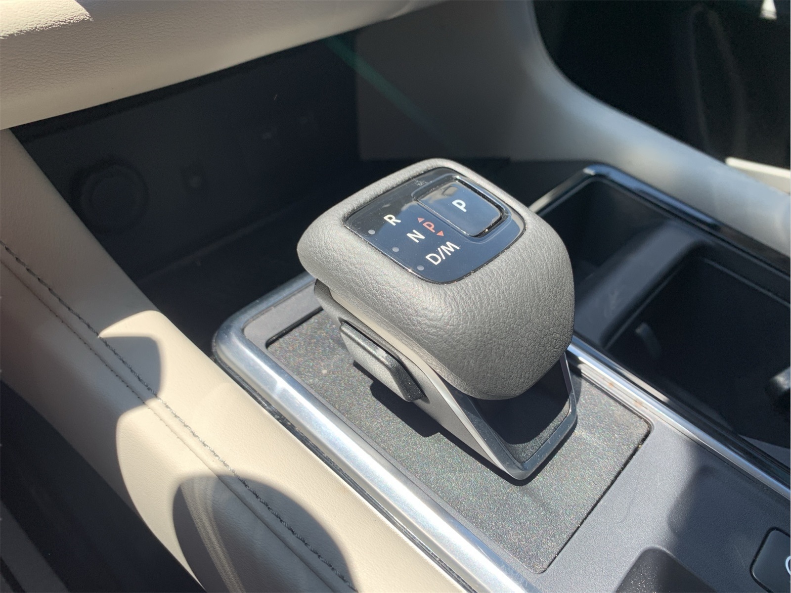 2024 Nissan Pathfinder SL photo 7