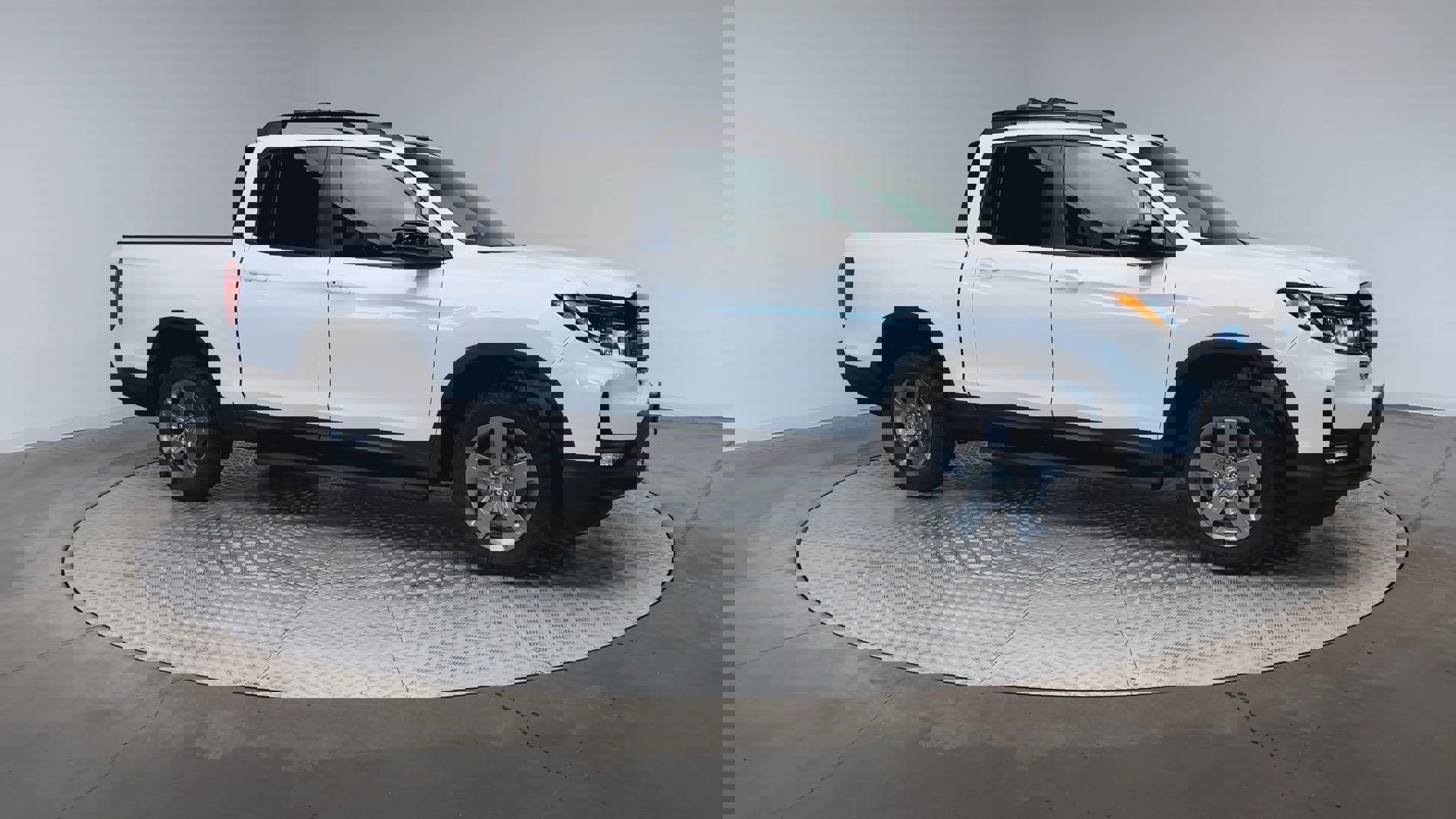 2025 Honda Ridgeline TrailSport photo 2