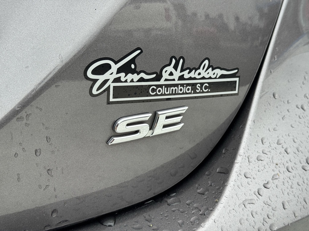 2020 Toyota Camry SE photo 14