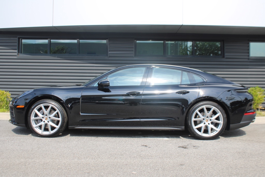 2025 Porsche Panamera 4 photo 2