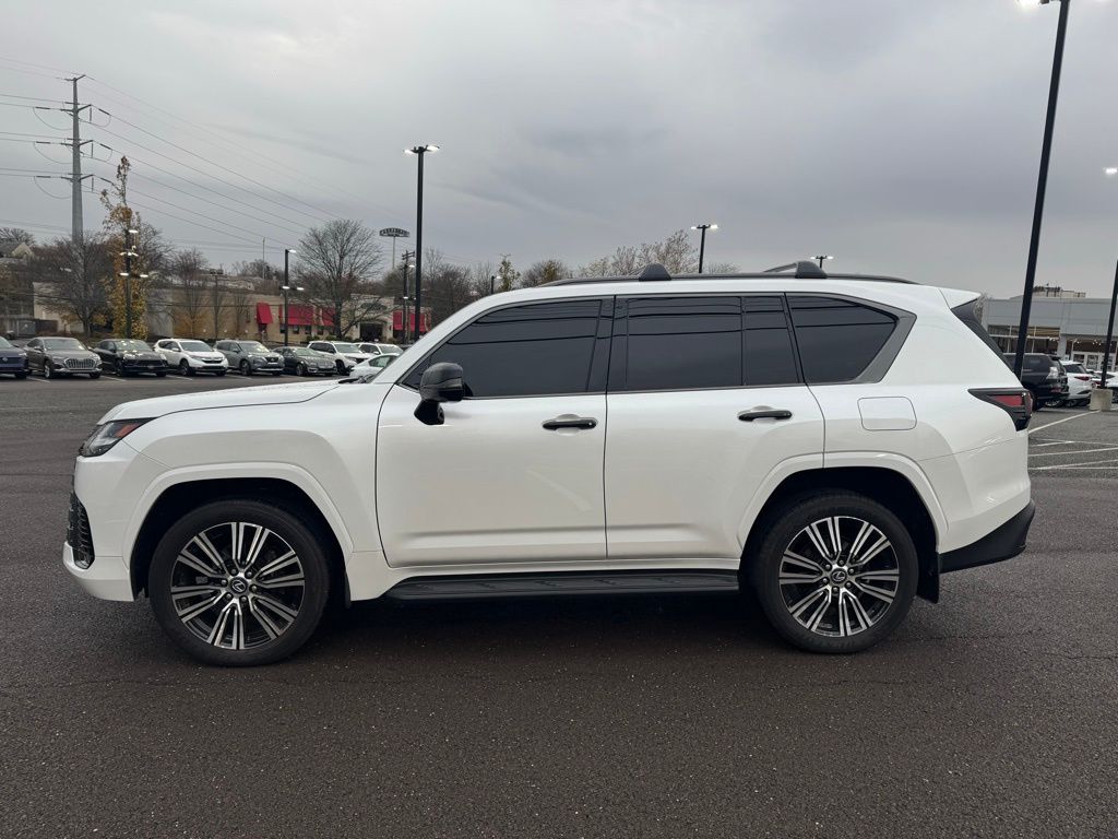 2024 Lexus LX 600 Luxury photo 2