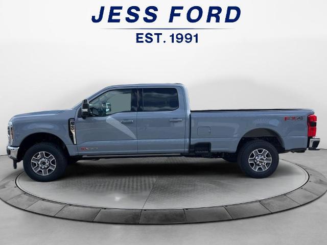 2025 Ford F-350 Lariat photo 2