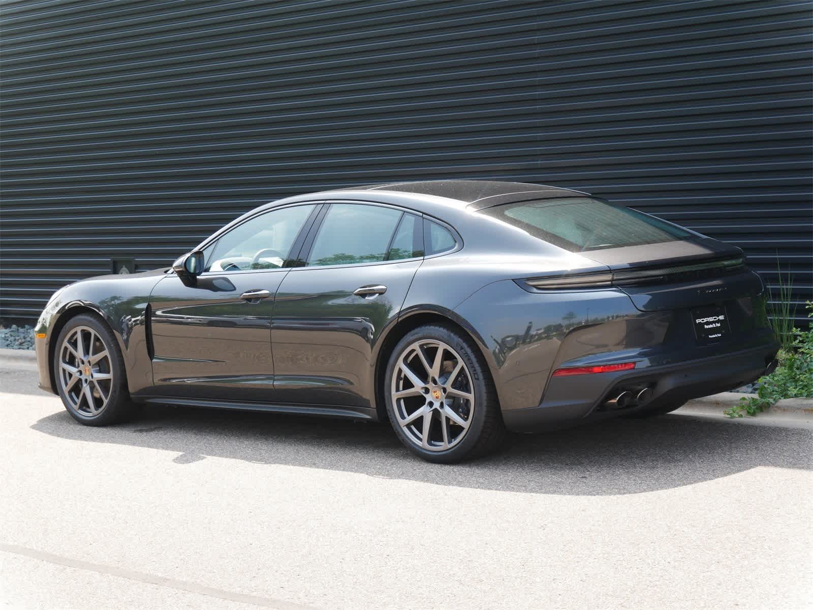 2025 Porsche Panamera 4 photo 3