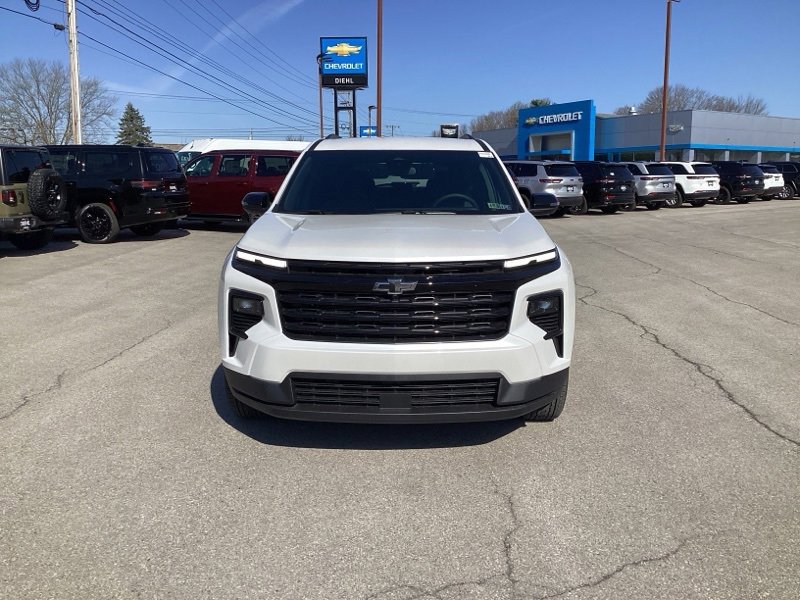 2025 Chevrolet Traverse photo 2