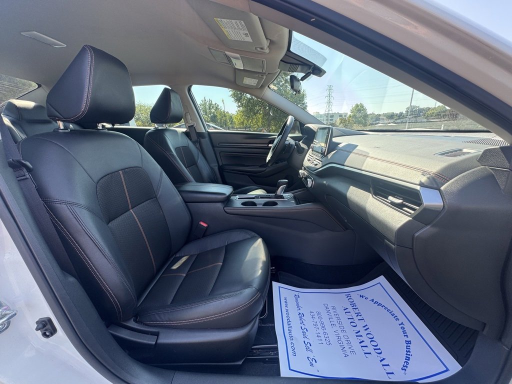 2021 Nissan Altima 2.5 SR photo 9