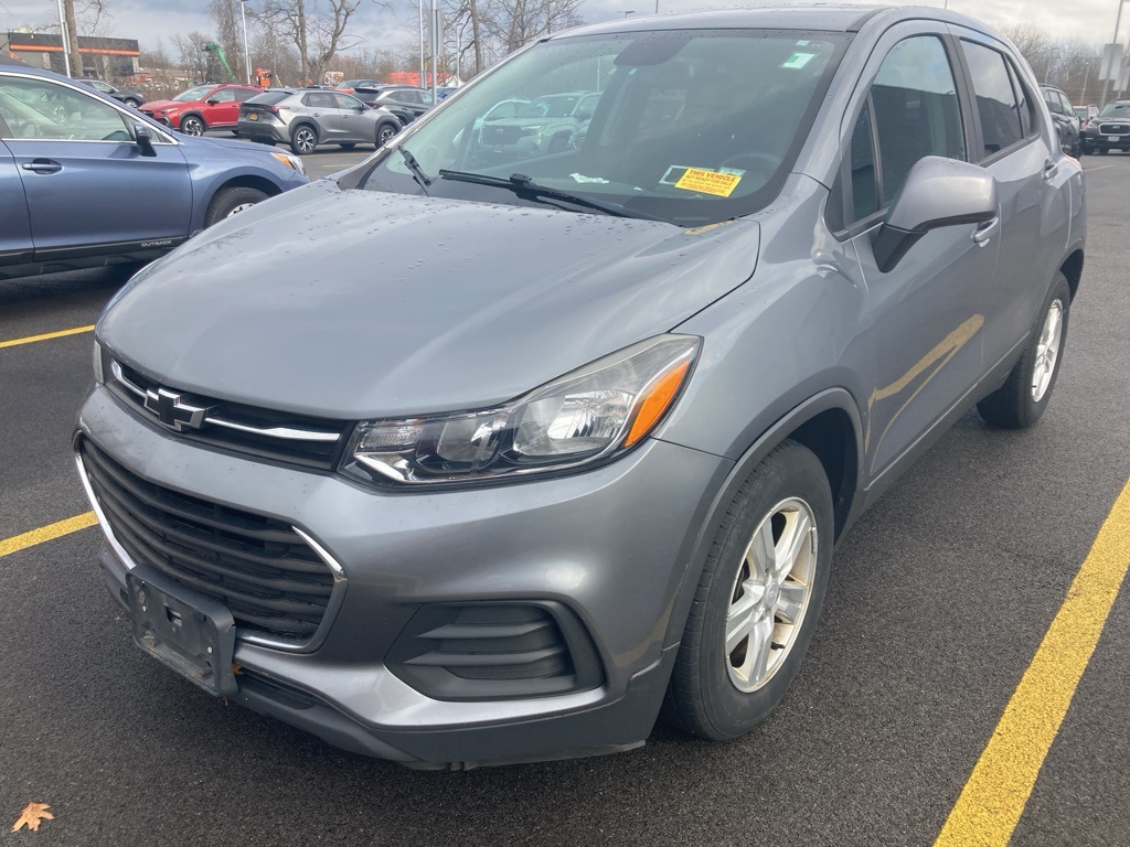 2020 Chevrolet Trax LS photo 2