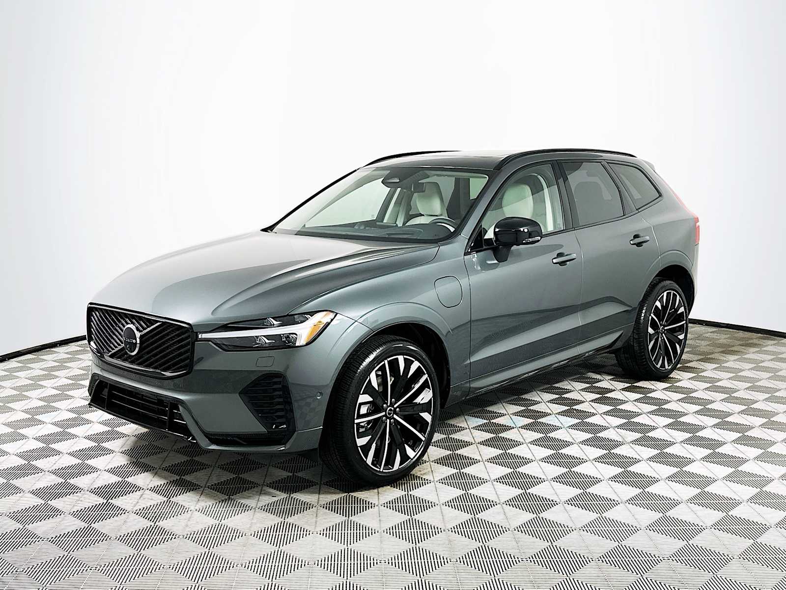 2026 Volvo XC60 photo 3