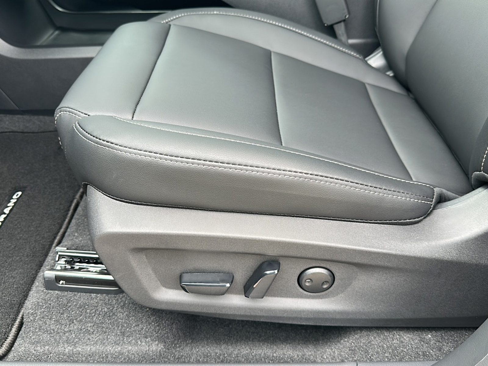 2025 Nissan Murano SV photo 4