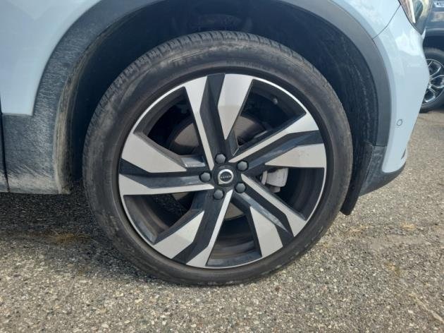 2024 Volvo XC40 Plus photo 5
