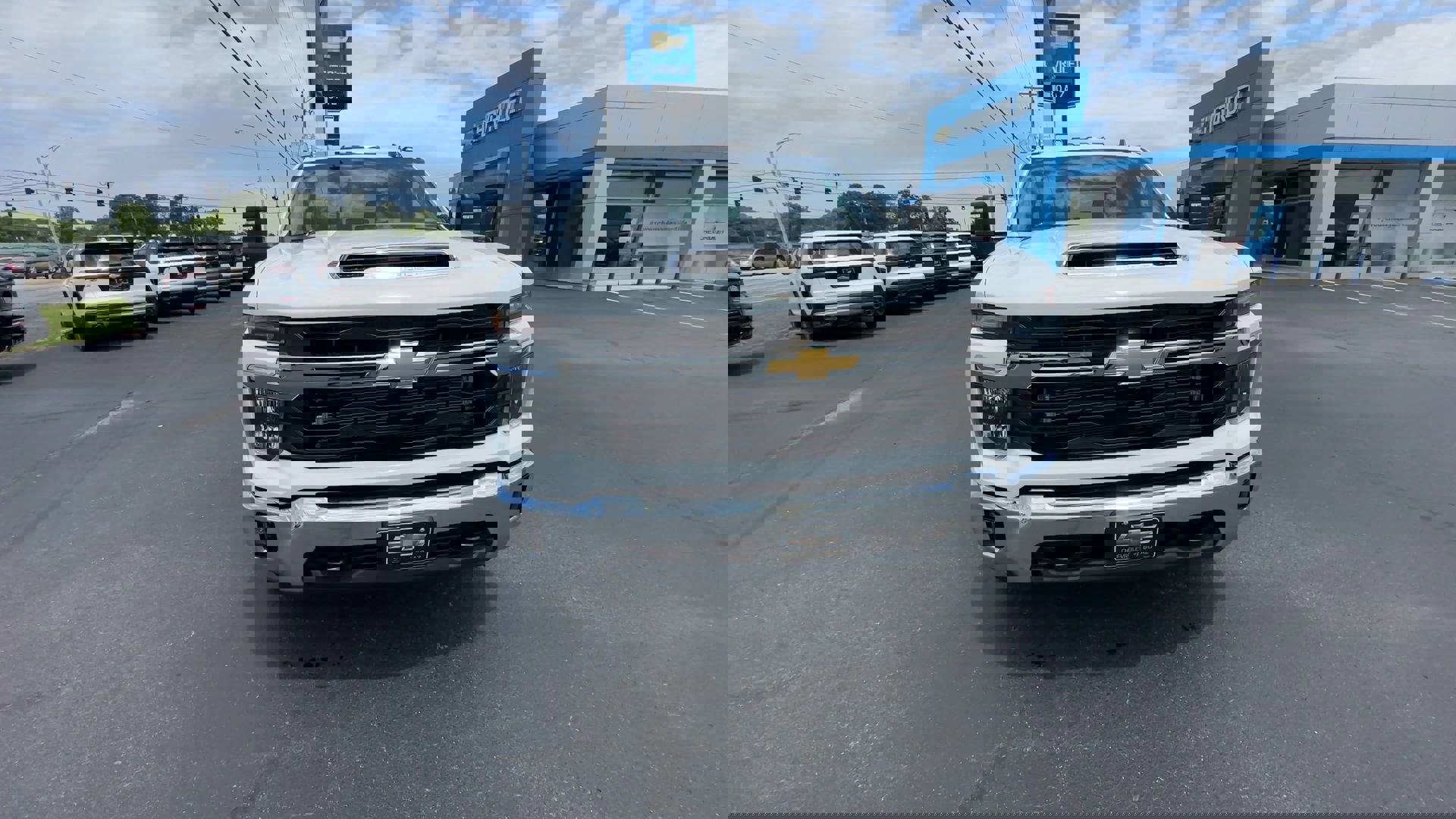 2025 Chevrolet Silverado 3500HD LT photo 3